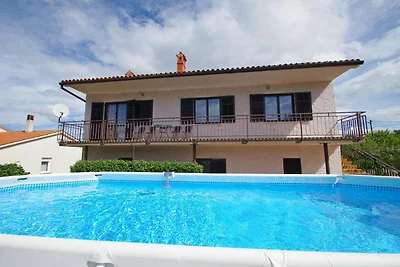 Ruhige Ferienwohnung in Šajini mit Garten