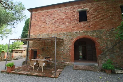 Pittoresca villa con piscina a Sinalunga