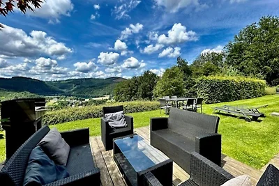 Luxuriöse Villa mit Pool in Stavelot