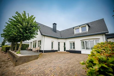 Geräumige Villa am See