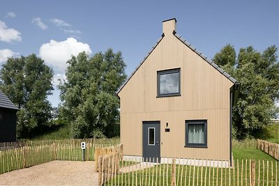 Luxe villa met sauna, gelegen aan het water o...