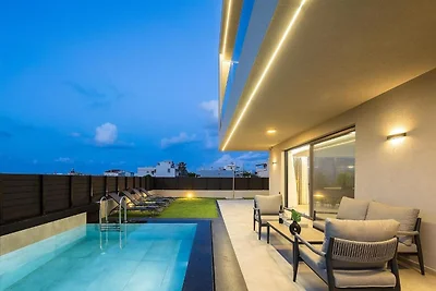 Villa mit Meerblick, Pool und Grill für 8...