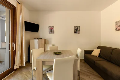 Moderne Wohnung in Badesi mit Garten