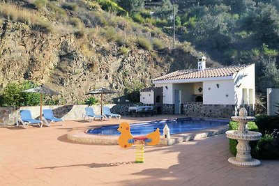 Luxusvilla in Sayalonga mit privatem Pool