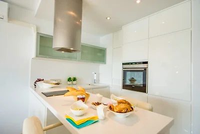 Modernisiertes Apartment mit Meerblick