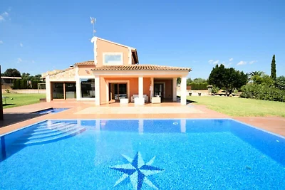 Villa in Muro met zwembad en jacuzzi