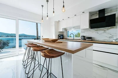 Villa am Meer mit Swimmingpool in Barotul