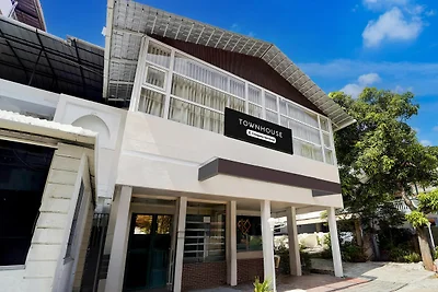 Residenza a schiera Deshabhimani RoadKaloor...