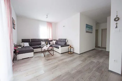 Holiday Home J&D No.3-Six Bedroom House  with...