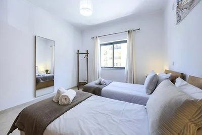 Wohnung in Lagos mit Pools und Fitnessstudio