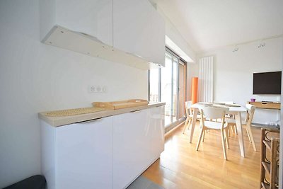 Sehr schöne Wohnung mit Balkon - 4P/1BR - 600...