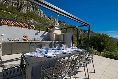 Villa in Bribir mit Schwimmbecken