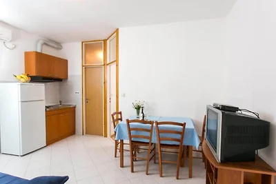 Guest House Old Town View- One Bedroom Apartm...
