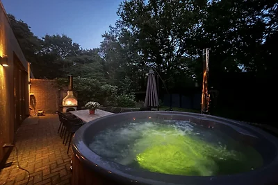 Ferienhaus in Zelhem mit Whirlpool & Wald