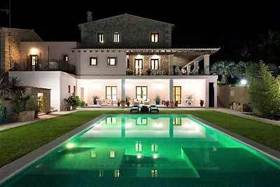 Luxuriöse Villa mit privatem Pool