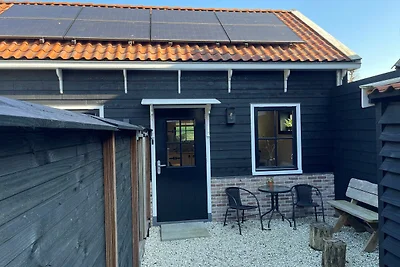 Einladendes Chalet in Monnickendam mit Garten