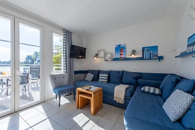 Haus mit Terrasse und Blick auf den See