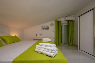 Villa Tomi- Classic Double Room With Sea View...