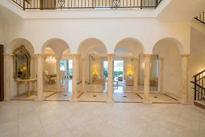 Villa in Marbella mit Schwimmbecken