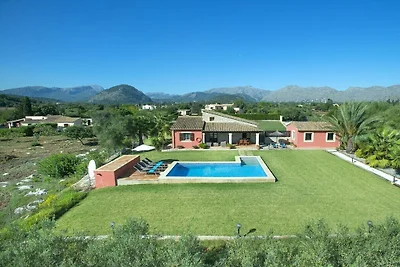 Villa in Pollensa mit Schwimmbecken