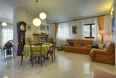 Pittoresca casa vacanze a Banjole con piscina