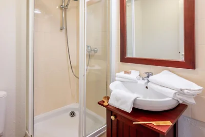 Premium Apartment for 6 near Lake
