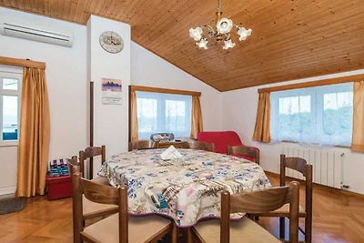 Scenic Seafront Brsec Apartment - Three Bedro...