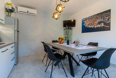 Three Bedroom Villa with Swimming Pool and...