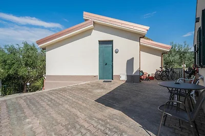Moderno appartamento a Gasponi con piscina