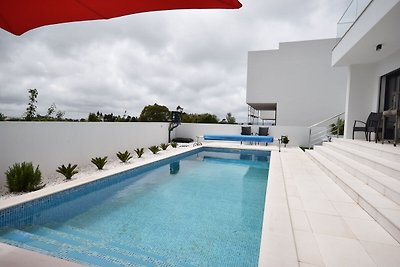 Moderne Villa in Lissabon mit Pool und...