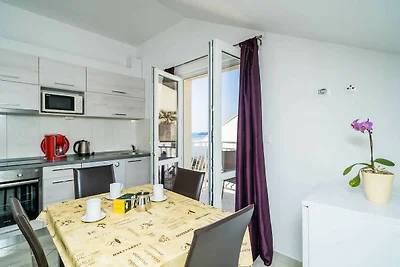 Villa Samba - Two Bedroom Apartment with Balc...