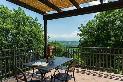 Agriturismo in zona collinare con piscina