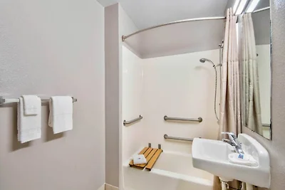 Letto accogliente ADA con piscina