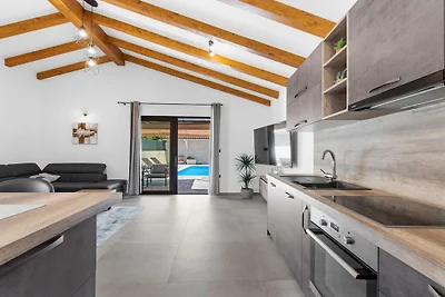 Villa in Bale mit Schwimmbecken