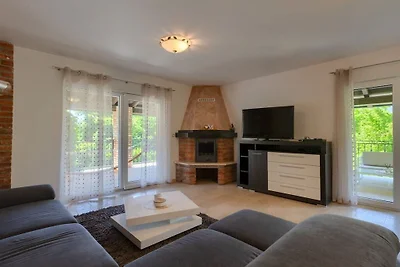 Villa in Brseč mit Schwimmbecken