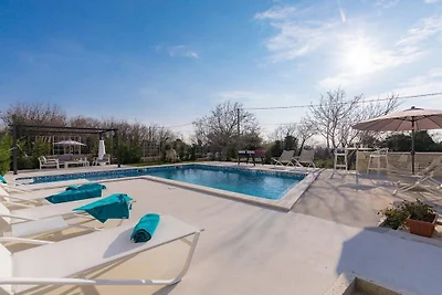 Villa in Stanišovi mit Schwimmbecken