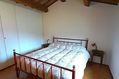 Elegante villa in pietra con piscina
