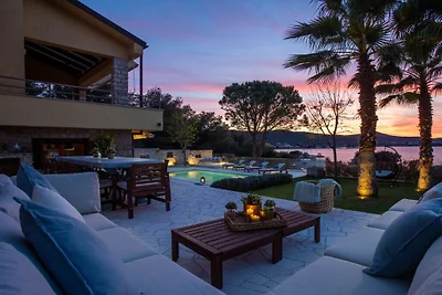 Villa Barotul con piscina