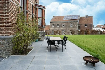 Malerisches Herrenhaus mit Garten in Tongeren