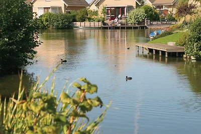 Beautiful house with jetty near IJsselmeer