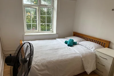 Rahal Hackney |  Double Room Shared washroom