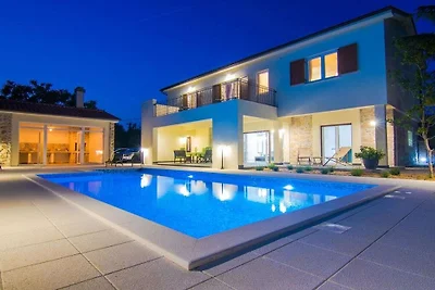 Cedar mit Pool & Sommerküche