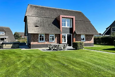 Schöne Villa mit Whirlpool am Tjeukemeer