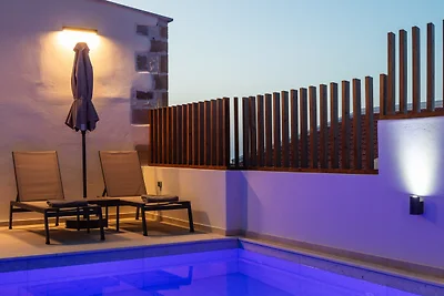Marvelous new luxury villa with heated pool!