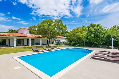 Ferienhaus in Raša mit Schwimmbecken