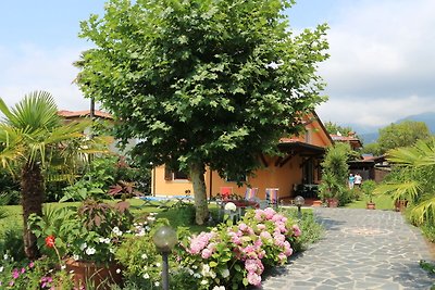 Bungalow met overdekt terras in strandresort