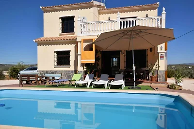 Villa moderna a Villanueva del Trabuco con...