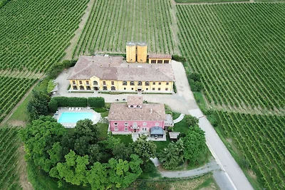 Herenhuis in Nizza Monferrato met zwembad