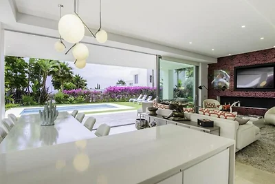 Villa in Marbella met uitzicht op zee en...