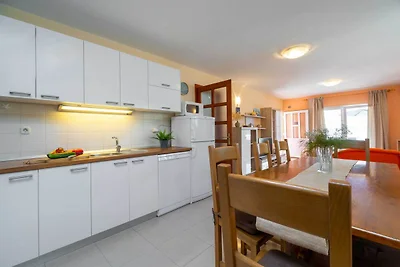 Holiday Home Diana - Five Bedroom House with ...